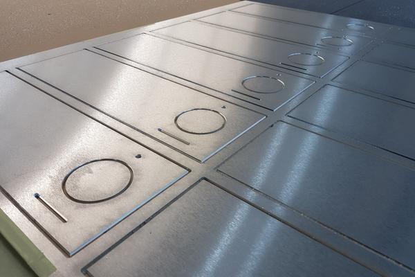 Technische panelen frezen aluminium met facetranden